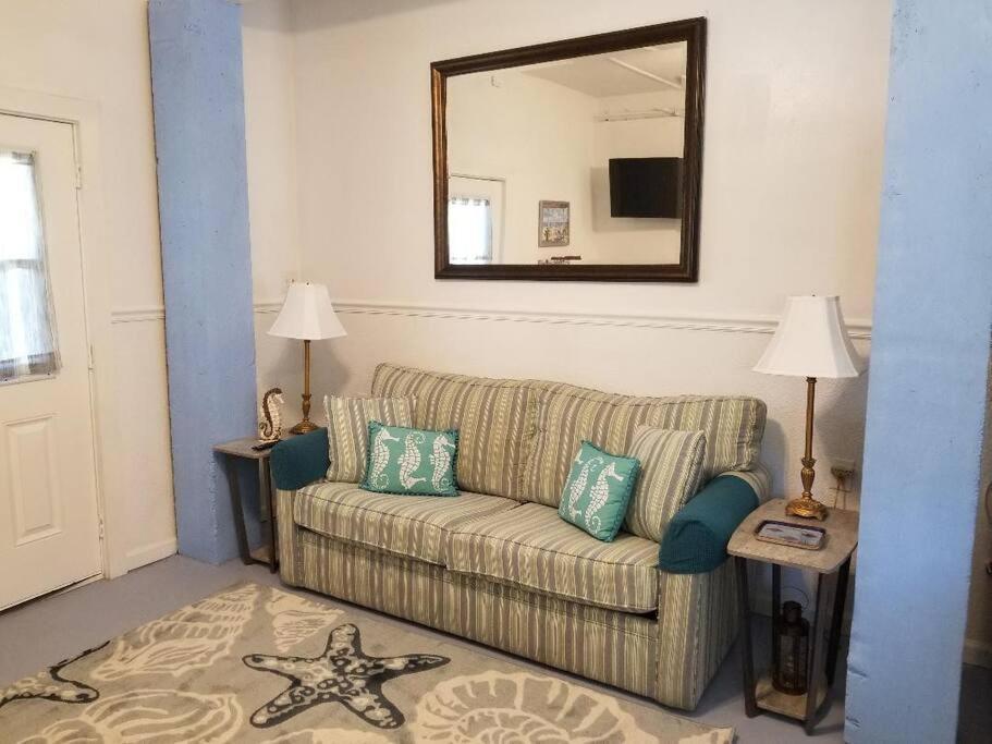 The Seahorse Apt - Lakeside And Close To The Beach Lägenhet Galveston Exteriör bild